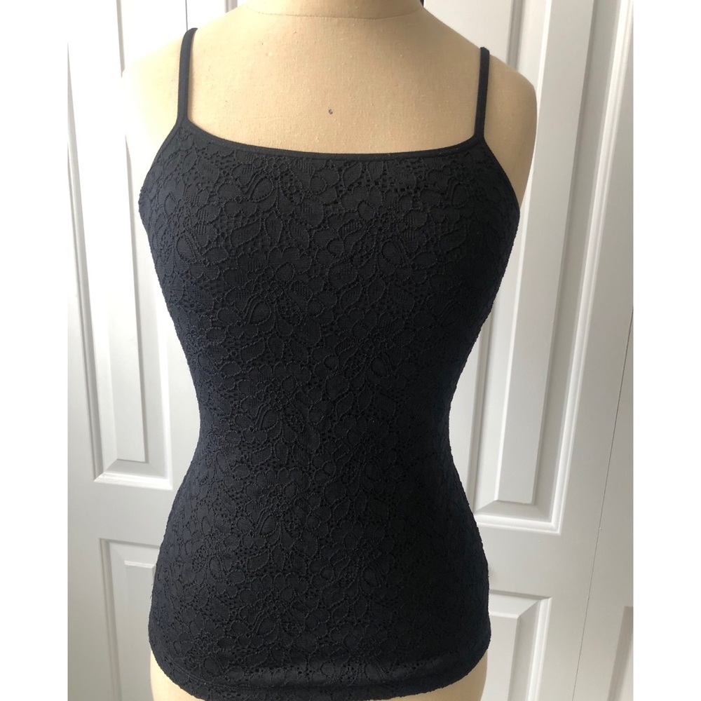 EXPRESS BLACK CAMI WITH DETAIL PRE OWNED SIZE XS